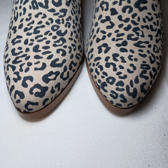 🩷 Violet & Red Animal Print Heeled Bootie Size 7M - Picture 8 of 10